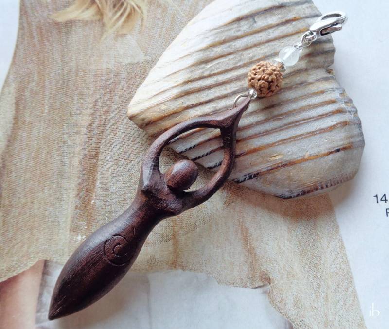 Wechselanhänger ⋆ Mondgöttin Muttergöttin Holz Göttin Mondstein Rudraksha Same Anhänger Silber Charm Braun Weiß Angerone Wechselanhänger ⋆ Mondgöttin Muttergöttin Holz Göttin Mondstein Rudraksha Same Anhänger Silber Charm Braun Weiß Angerone von islablanca