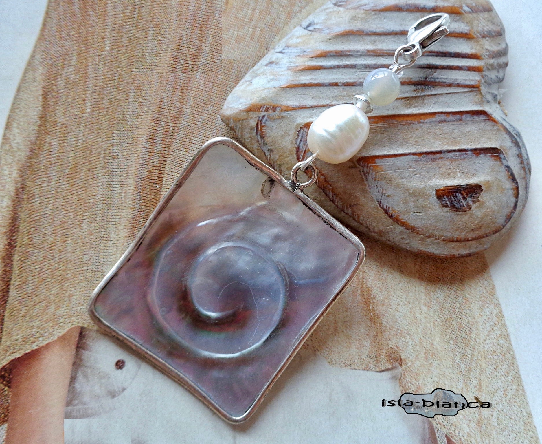 Wechselanhänger ⋆ Perlmutt Quadrat Mit Spirale Grau Süßwasserperle Weiß Achat Hellgrau Anhänger Charm Zuchtperle Wechselanhänger ⋆ Perlmutt Quadrat Mit Spirale Grau Süßwasserperle Weiß Achat Hellgrau Anhänger Charm Zuchtperle von islablanca