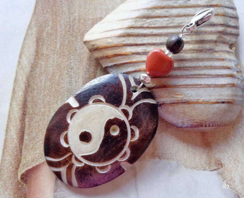 Wechselanhänger ⋆ Yin Yang Knochen Herz Roter Jaspis Ebenholz Anhänger Charm Rot Silber Dunkelbraun Braun Weiß Wechselanhänger ⋆ Yin Yang Knochen Herz Roter Jaspis Ebenholz Anhänger Charm Rot Silber Dunkelbraun Braun Weiß von islablanca