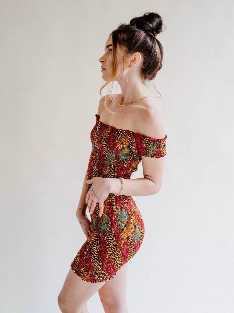 Gesmokt Mini Kleid Batik Print, Figurbetontes Aus Der Schulter von islandchildthreads