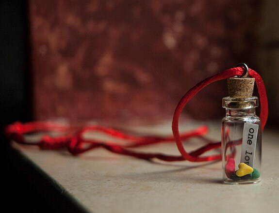 One Love Musik in Einer Winzigen Flasche Anhänger One Love Musik in Einer Winzigen Flasche Anhänger von italart