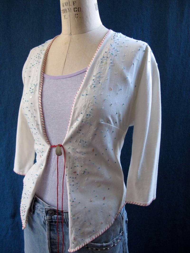 Ein Gemeinsamer Faden Hand Perlen Und Bestickt Boho Cardigan W Kleine Shell Verschluss von itgirlvintagecloset