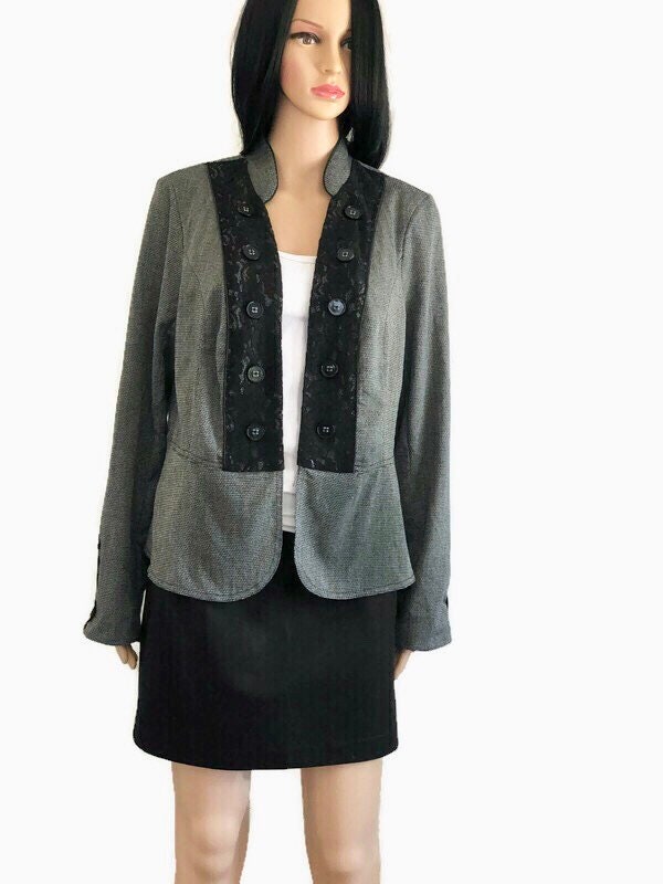 Vintage 90Er Jahre, Maurices, Damen Größe 0, Grau Und Schwarz Jacke, Ausgestattet Blazer Mit Spitze Gefüttert Dekorative Knöpfe Auf Der Brust Ärmeln von itisLacies