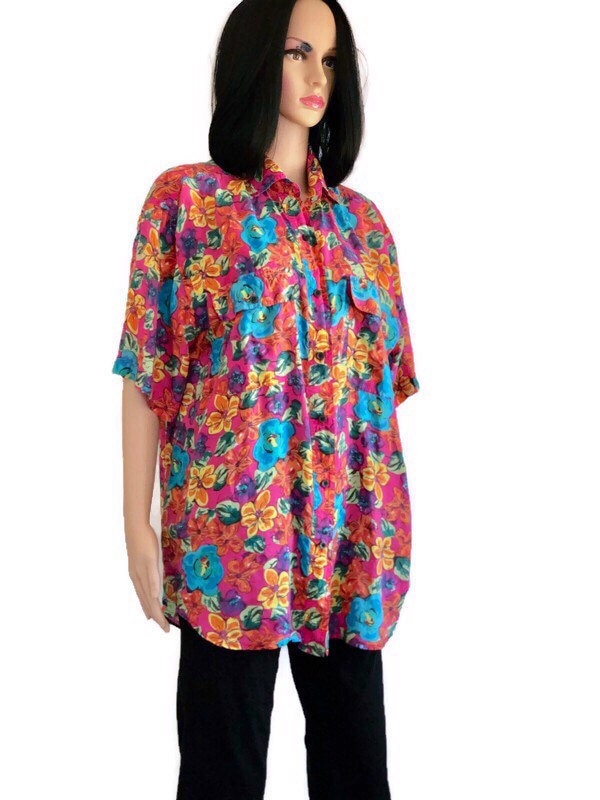 Vintage Leena Studio, M Damen Bluse, 100 % Seide Floral Schöne Bunte Floral Button Up Fiesta Stil Bluse von itisLacies