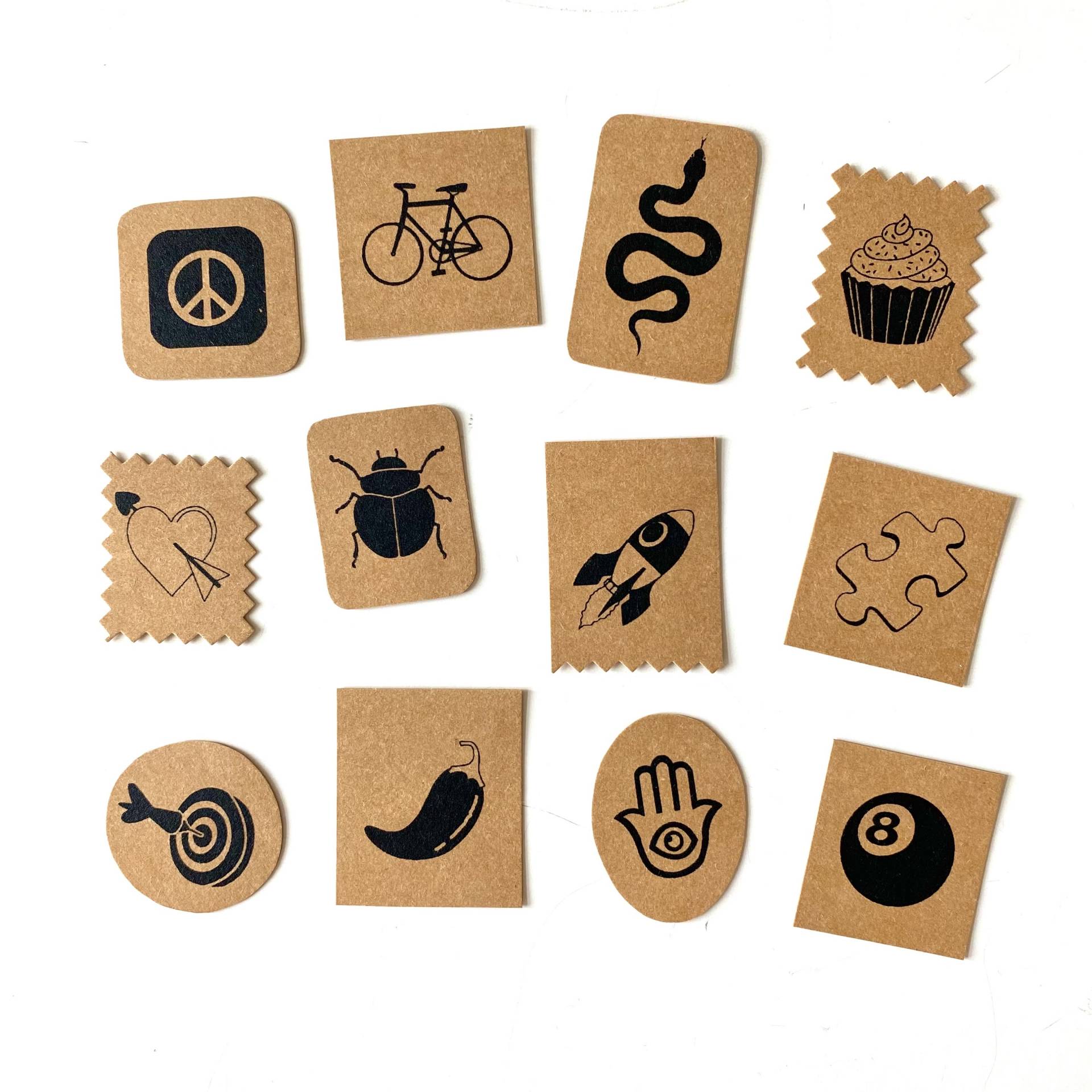 12 Patches „Emoji Edition" Zum Aufnähen, Siebdruck Auf Snappap, Label/Aufnäher Set Für Alle Die Gern Nähen 12 Patches „Emoji Edition" Zum Aufnähen, Siebdruck Auf Snappap, Label/Aufnäher Set Für Alle Die Gern Nähen von itsapatch