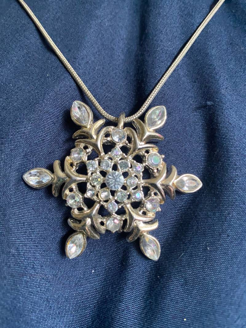 Lass Es Schneien Lass Es Schneien von itspamdemonium