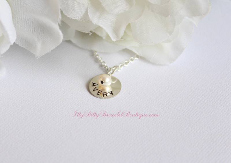 Mädchen Namenskette Echte Perle Sterling Silber, Einzelne Süßwasserperle Personalisierte Kleine Schmuck Geschenk Geburtstag Blumenmädchen von ittybittyBBoutique