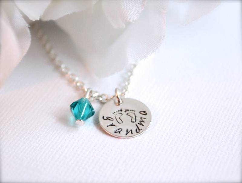 Oma Halskette Mit Kind Geburtsstein Hand Gestempelt Personalisierte Neue Zu Sein Baby-Dusche-Geschenk Schwangerschaft Ankündigung Andenken von ittybittyBBoutique