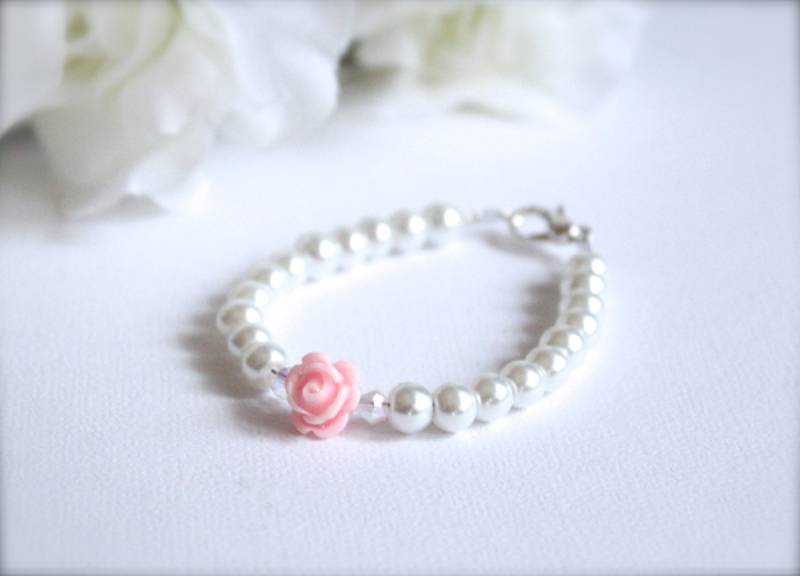 Perlen Armband, Cabochon Rosa Blume Bettelarmband, Blumenmädchen Geschenk, Kleine Mädchen Armband von ittybittyBBoutique