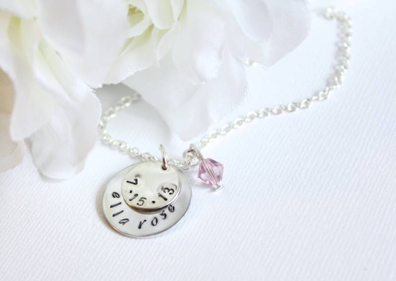 Personalisierte Mom Halskette, Sterling Silber Baby Kind Name Und Geburtsdatum Hand Gestempelt Gravierte Runde Charms, New Schmuck von ittybittyBBoutique
