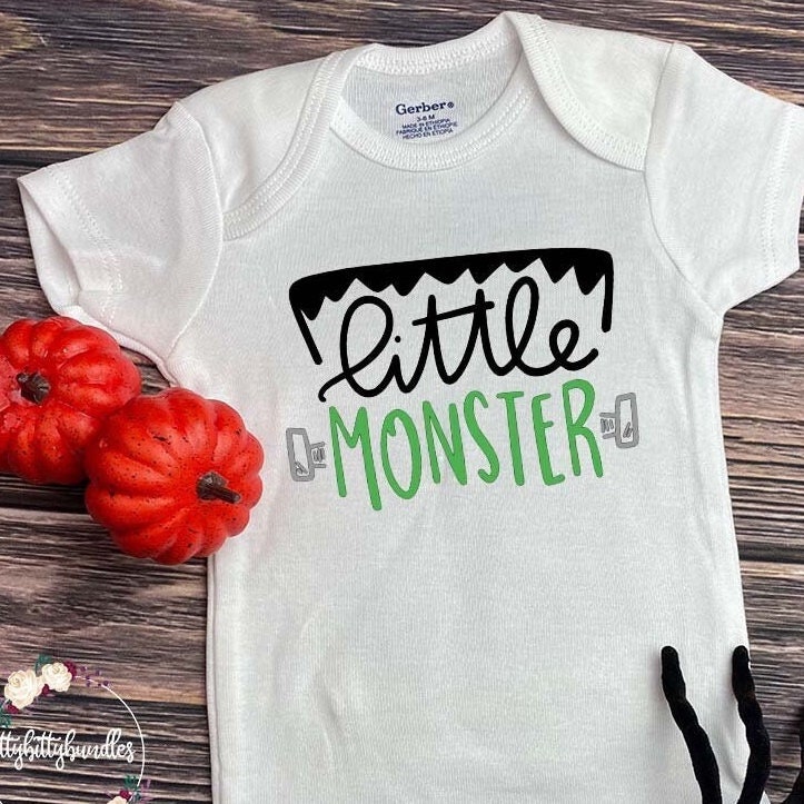 Kleines Monster Halloween Shirt, Baby Süßes Ein Stück, Baby, Herbst Kinder Shirt von ittybittybundlesshop