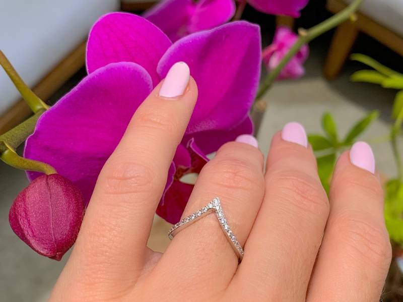 Spitzer V-Förmiger Chevron 925 Sterling Silber Ring | Silber-Bandring Chevron-Ring Mit Cubic Zirkonia Stapelring Aus 925Er Silber Spitzer V-Förmiger Chevron 925 Sterling Silber Ring | Silber-Bandring Chevron-Ring Mit Cubic Zirkonia Stapelring Aus 925Er Silber von iuaccessories