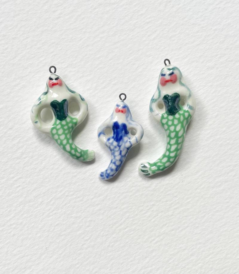 Meerjungfrau. Schwestern. Weiblichkeit. Gemahlin Von Neptun. Fabelwesen. Glücksbringer Aus Porzellan. Niedliches, Meeresbewohner. Hübsche Dame Meerjungfrau. Schwestern. Weiblichkeit. Gemahlin Von Neptun. Fabelwesen. Glücksbringer Aus Porzellan. Niedliches, Meeresbewohner. Hübsche Dame von ivetavaicule