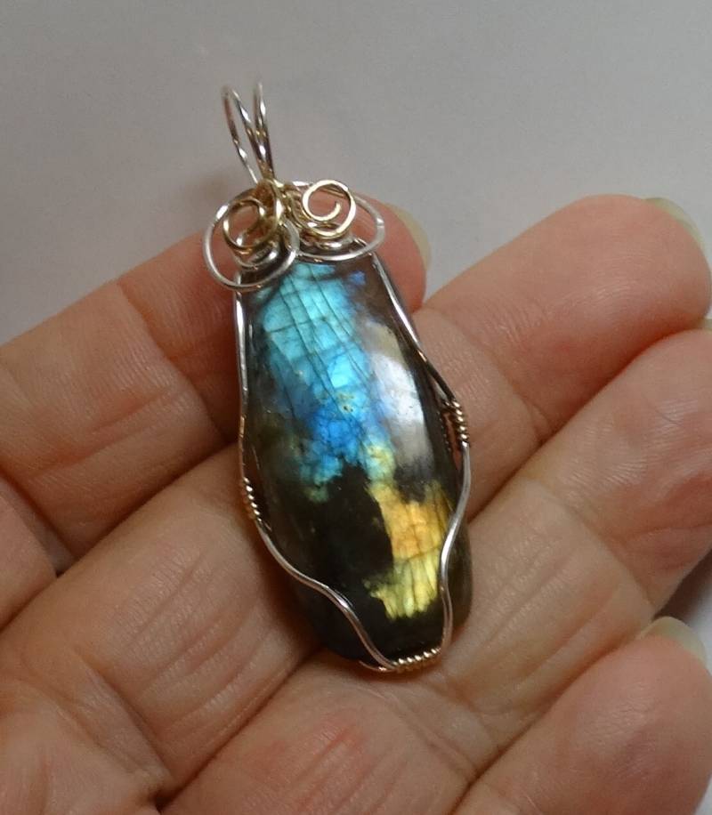 1 Of A Kind Multi Color Flash Labradorit Slide Anhänger 2Tone Sterling & 14K Gold Filled 1 Of A Kind Multi Color Flash Labradorit Slide Anhänger 2Tone Sterling & 14K Gold Filled von ivorynjewels