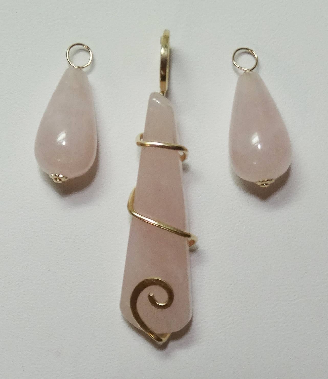 3 Stück Passendes Set Rosenquarz Slide Anhänger & Austauschbare Ohrring Charms 14K Ygf von ivorynjewels