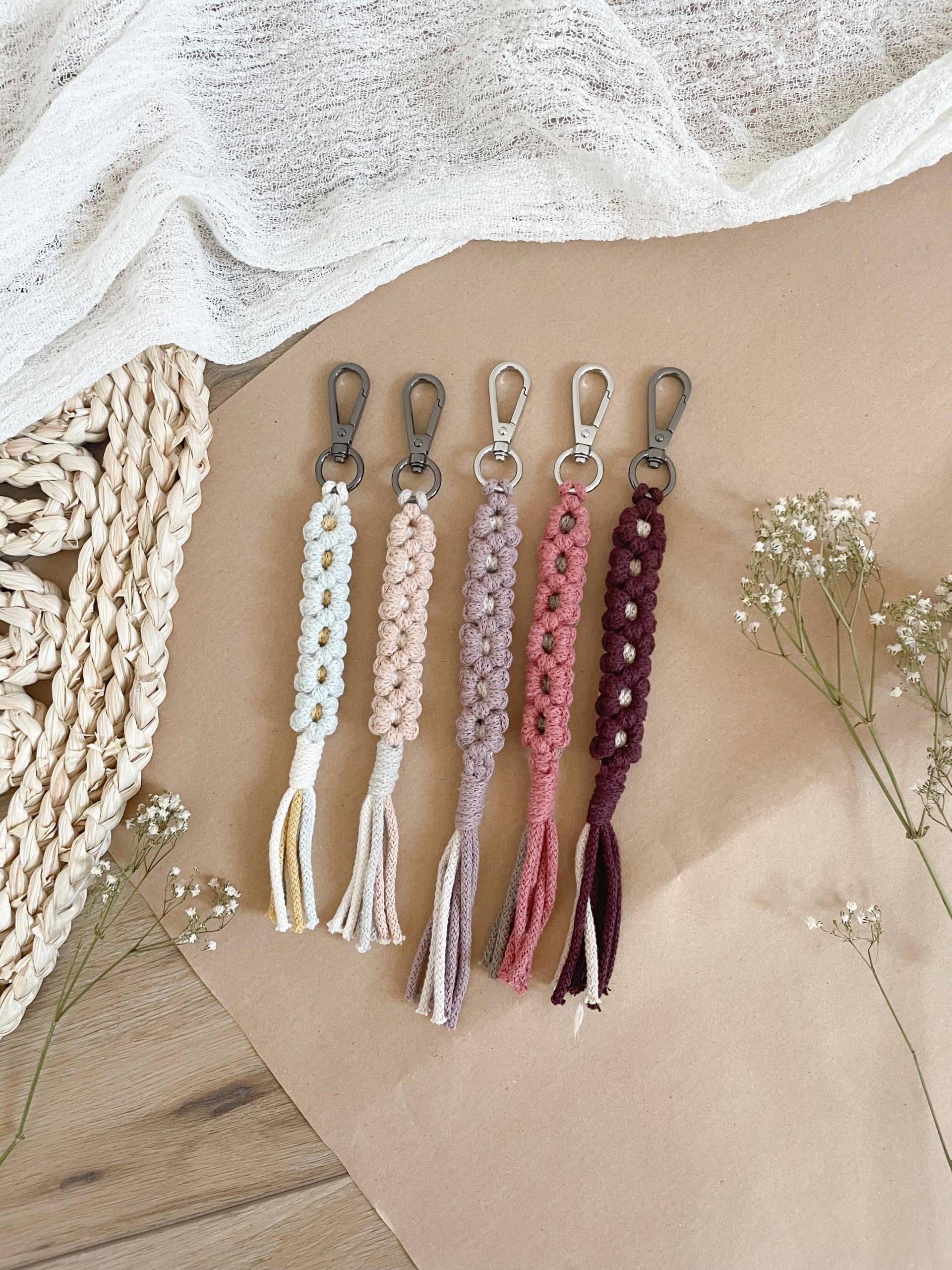 Makramee Schlüsselanhänger Gänseblümchen von ivyandroseDE