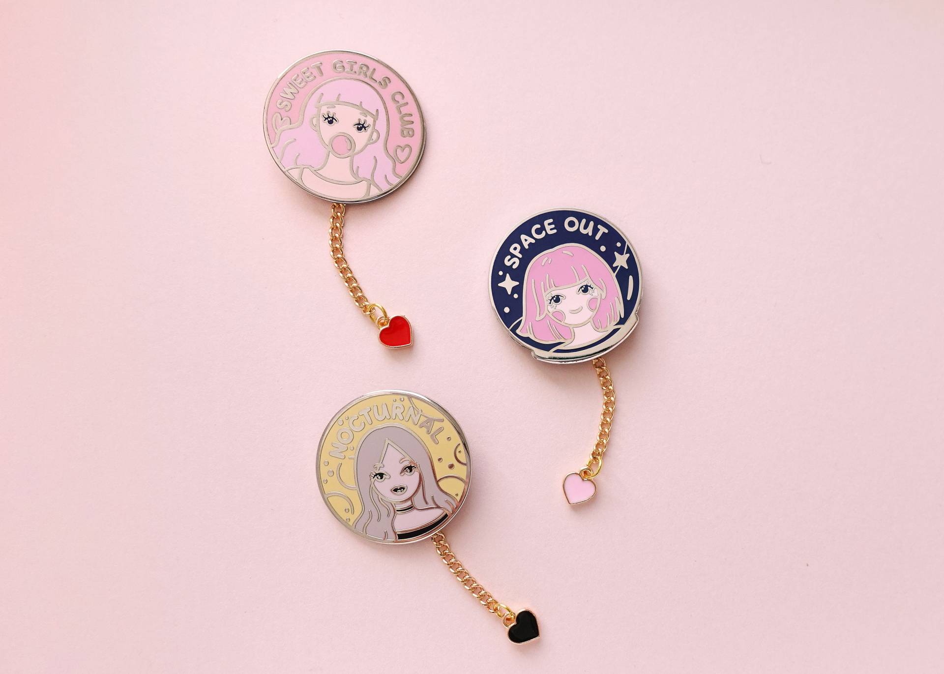 Emaille Pin Anhänger - Zierliche Herzen Emaille Pin Anhänger - Zierliche Herzen von ivycdraws