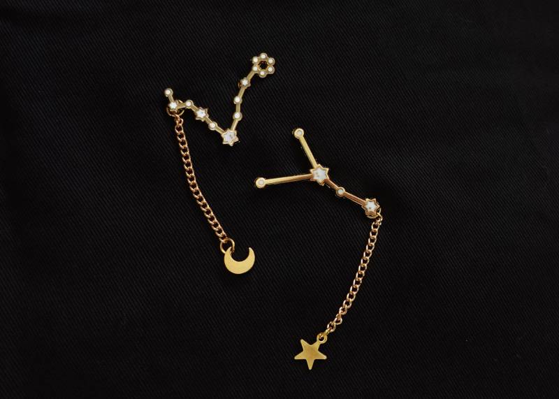 Emaille Pin Mond Und Stern Charms Emaille Pin Mond Und Stern Charms von ivycdraws
