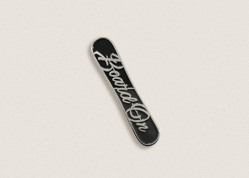 Snowboard Emaille Pin - Board On Snowboarder Wintersport Snowboard Emaille Pin - Board On Snowboarder Wintersport von ivycdraws