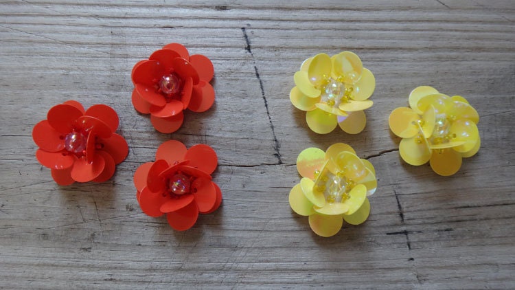 50 Stück Orange Rot Gelb Pailletten Perlen Strasssteine Applikationen Aufnäher Brosche Schuhe Taschen Kleidung Dekorativ 3cm Breit M48Z49 von ivyverynice