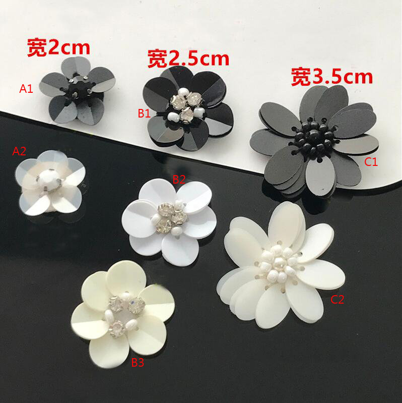 Applikationen 20 Stück Schwarz Weiß Elfenbein Pailletten Perlen Diamanten Blume Foral Kleidung Kleid Hut Tasche Schuhe Patches 2-3, 5 cm Breite M43C4 von ivyverynice