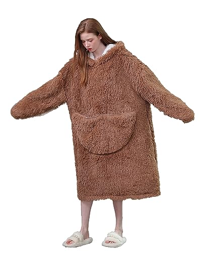 iyoimono Hoodie Decke für DamenHerren Flanell Fleece Kunstfell Plüsch Pullover Oversized Kapuzenpullover Flauschige Shaggy Sherpa TV-Decke mit Ärmeln Übergroße Tragbar Ganzkörperdecke(Braun,110cm) von iyoimono