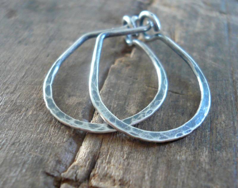 Gehämmert Pony Hufeisen Creolen - Handgemacht. Handgeschmiedet. Leichtes Gewicht. Sterling Silber Oder 14Kt Goldfill Ohrringe von jNicDesigns
