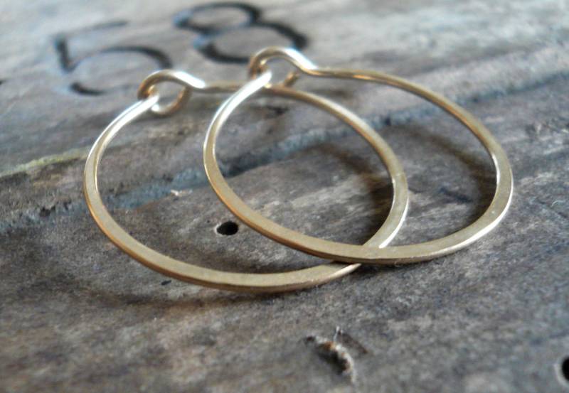 Goldene Every Day Creolen - Handgefertigt in 14Kt Goldfill. Leichtes Gewicht. Auswahl Aus Sechs Größen von jNicDesigns