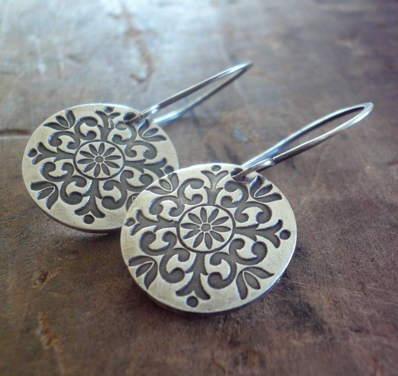 Medaillon Ohrringe Large Style Ii - Handgefertigt. Fein- Und Sterlingsilber Oxidiert von jNicDesigns