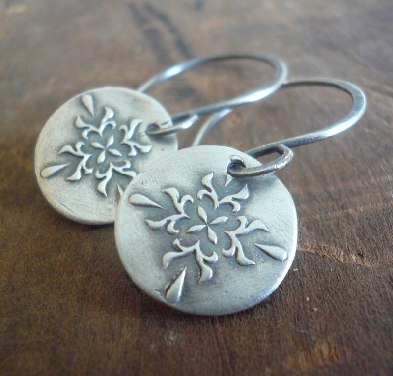 Medaillon Ohrringe Mittelgroß Style Ii - Handgemacht. Oxidiertes Feinsilber Und Sterling Silber von jNicDesigns
