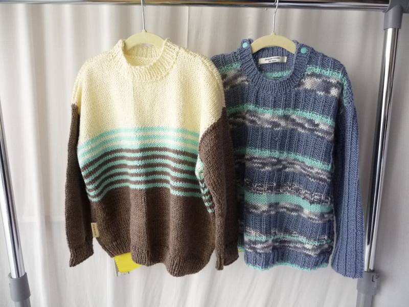 Jungenpullover, Größe 7/8 Jahre, Zweifarbig Handgestrickt Mit Streifen von jacquotetricote