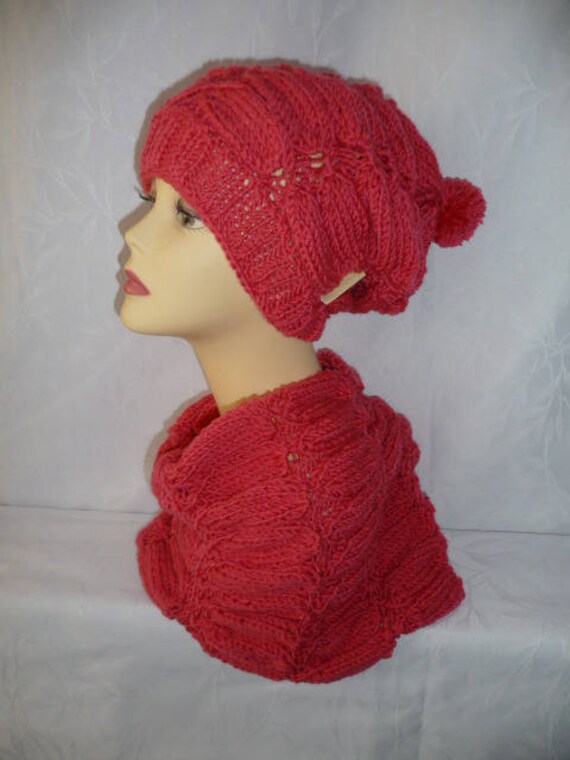 Mützenset Mit Bommel Und Schlauchschal, Handgefertigter Woll- Acrylstrick - Rose Bengale von jacquotetricote
