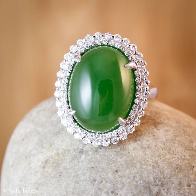 Aaa Nephrit Jade Ring Diamant Halo, 750 Weißgold von jadepeony