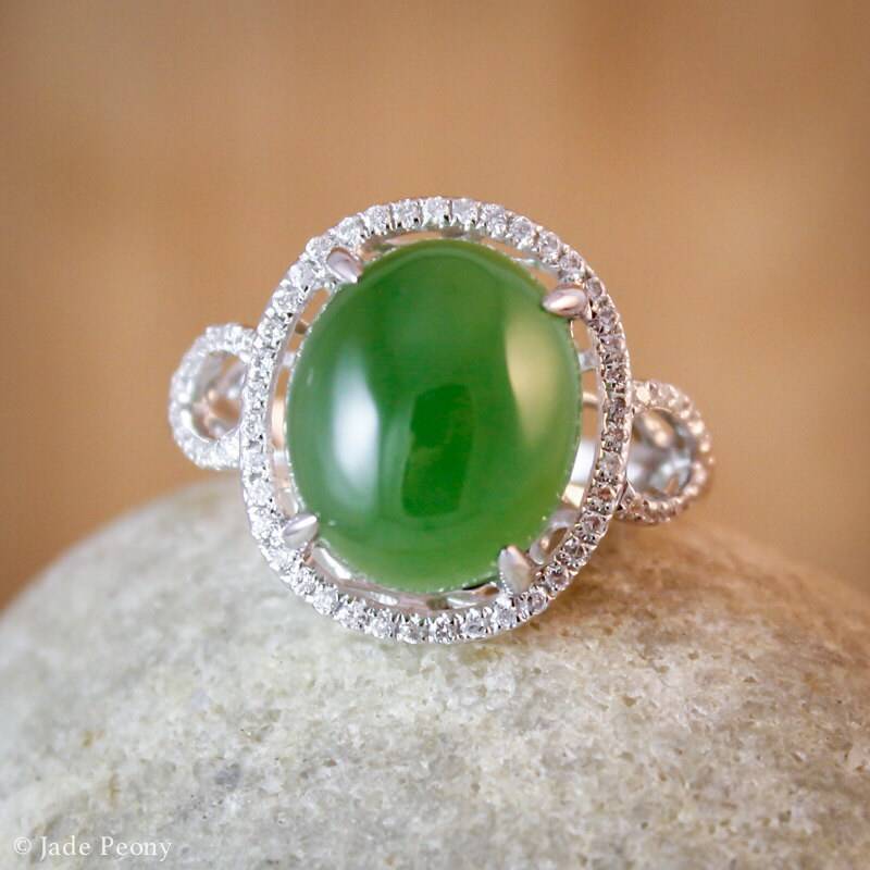 Diamant Halo Nephrit Jade Ring 18Kt Weißgold Verlobungsring von jadepeony