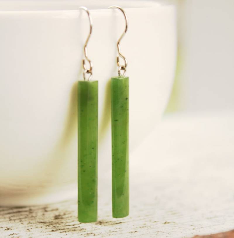 Grüne Jade Rechteck Ohrringe, Smaragdgrün, Zen Stein, Sterling Silber von jadepeony