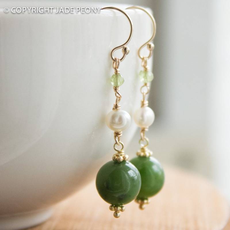 Nephrit Jade Perlen Ohrringe 14Kt Gold Fill, Peridot Akzent von jadepeony