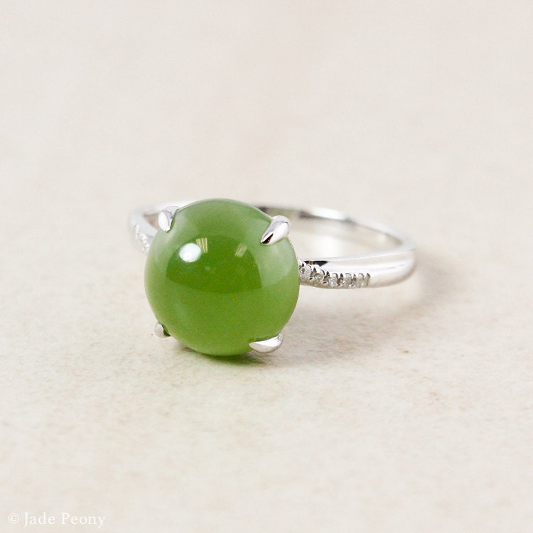 Nephrit Jade Ring 750 Weißgold, Weiße Diamant Akzente von jadepeony