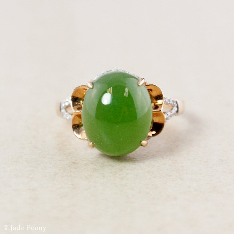 Oval Grüner Nephrit Jade Ring 18Kt Rosegold, Diamant Akzent von jadepeony