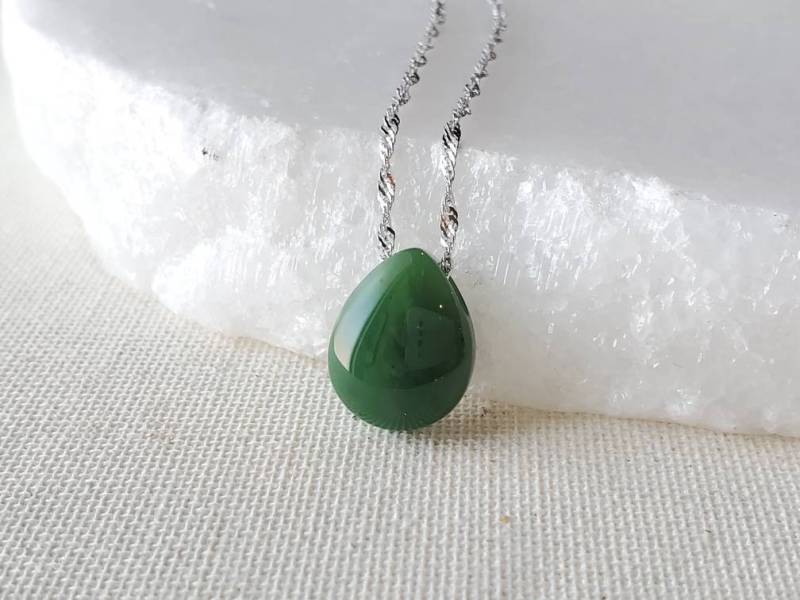 Smaragdgrüne Nephrit Jade Halskette - Tropfen 925 Sterling Silber, Birne Anhänger von jadepeony