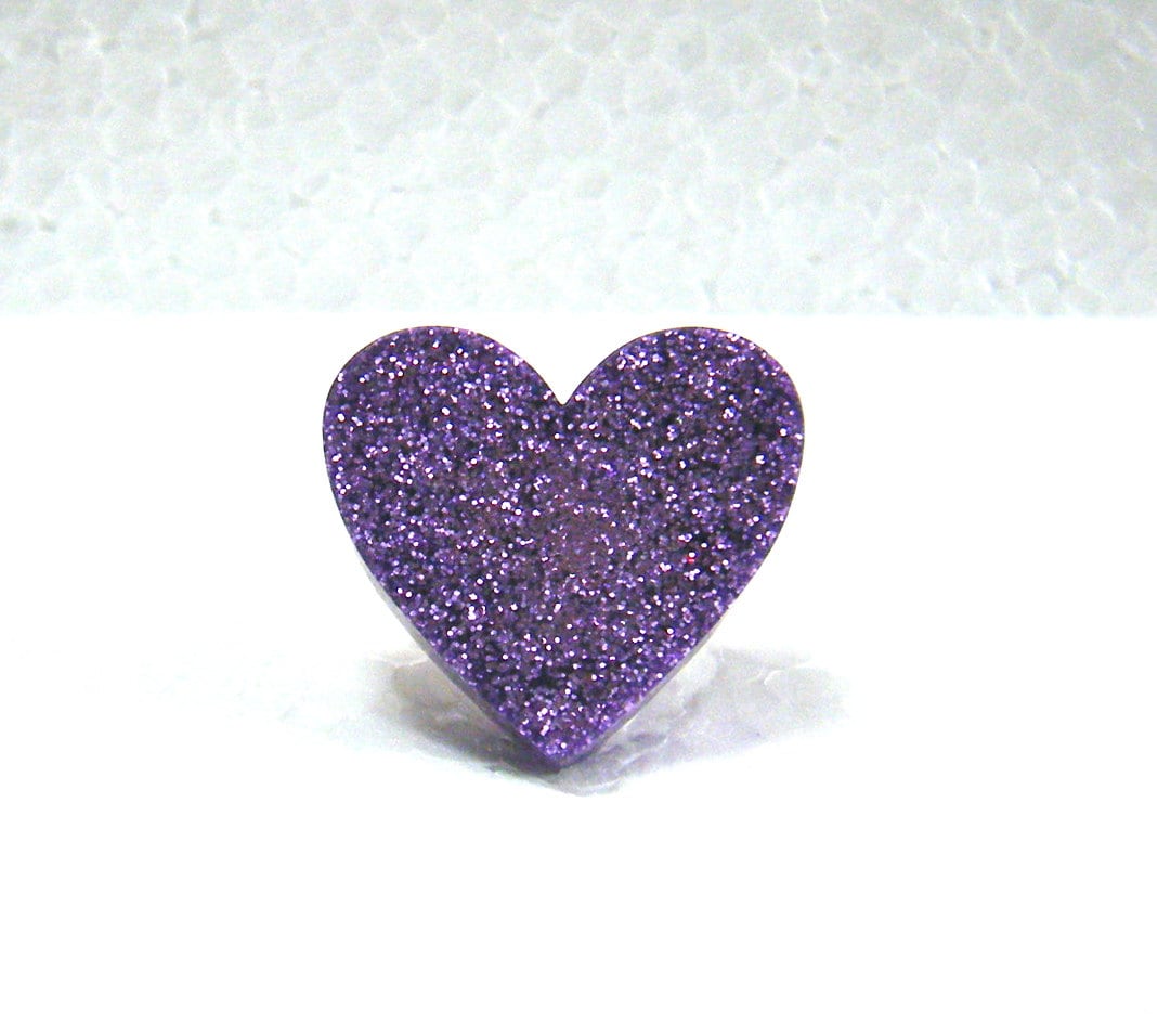 Glittery Lavendel-Harz-Herz-Ring Glittery Lavendel-Harz-Herz-Ring von jamesalicejewellery
