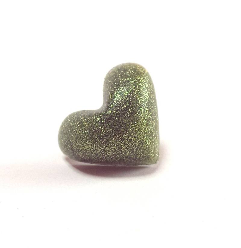 Prickelnde Leichte Grüne Harz-Herz-Ring von jamesalicejewellery