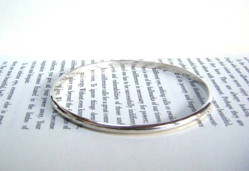 Sterlingsilber Armreif Mit Polierter Oberfläche, Sterlingsilberarmband, Silber von jamesalicejewellery