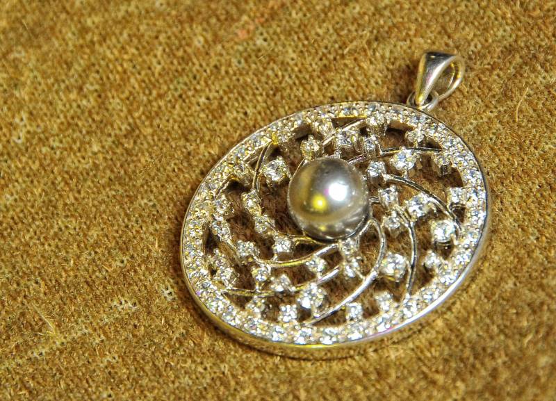 Sauna Anhänger, Faux Perle Silber Halskette, Zirkon Brautjungfer Perlenkette, Silberhalsketten von jamilarabesque