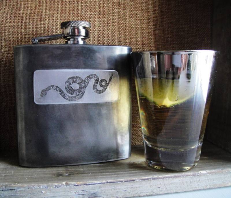 Klapperschlangen Geprägte Flasche Klapperschlangen Geprägte Flasche von janeeroberti