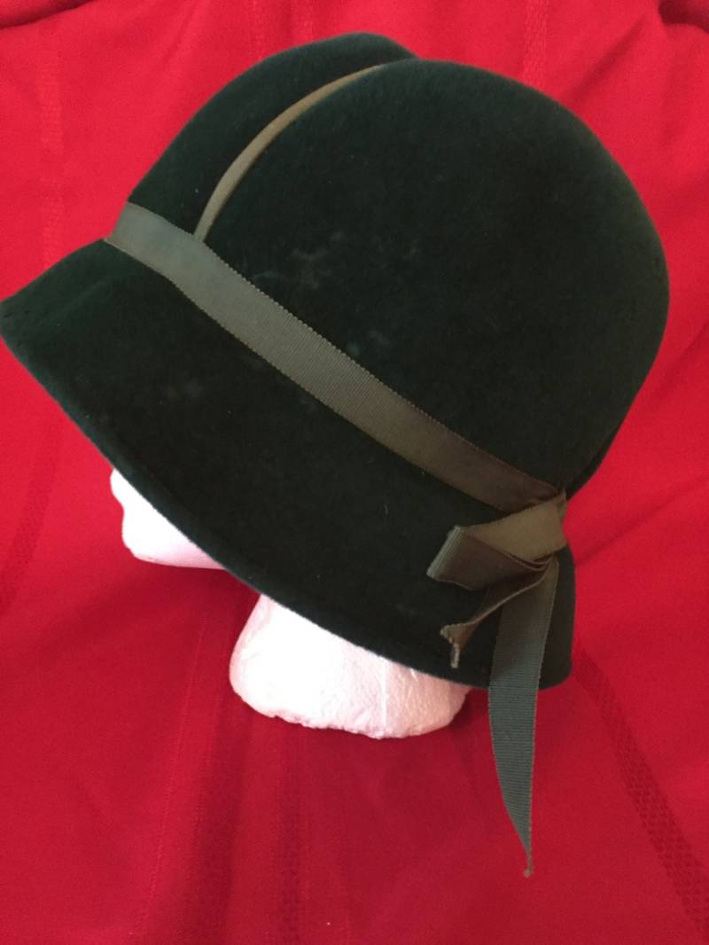 Vintage Damen Hut Im Cloche-stil Aus Den 60Er Jahren Oder Früher Vintage Damen Hut Im Cloche-stil Aus Den 60Er Jahren Oder Früher von janetsvintageattic
