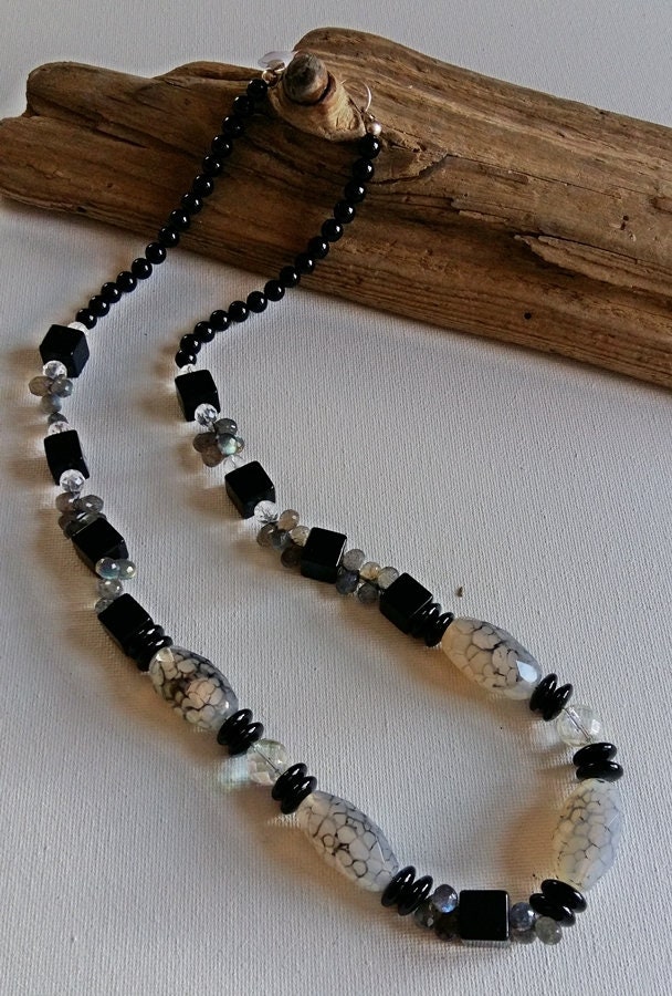 Collier Onyx, Achat, Bergkristall, Labradorit Collier Onyx, Achat, Bergkristall, Labradorit von janettedenk