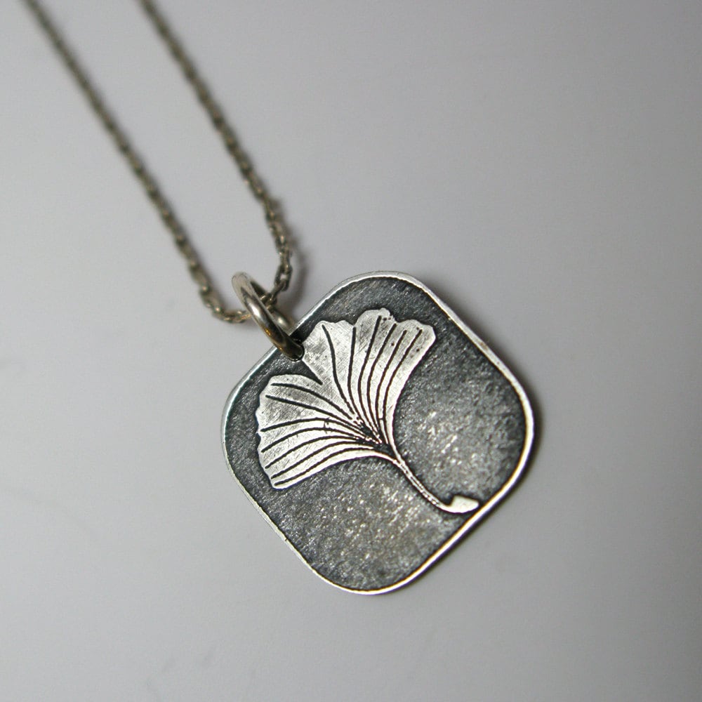 Ginkgo Anhänger Halskette Ginkgo Anhänger Halskette von janiceartjewelry