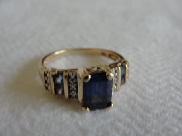 Vintage Viking Iolite Und Diamant-Ring in 10 K Gelbgold Größe 5 Bestand. Würde Diese Liebe Vintage Viking Iolite Und Diamant-Ring in 10 K Gelbgold Größe 5 Bestand. Würde Diese Liebe von janiesjourneys