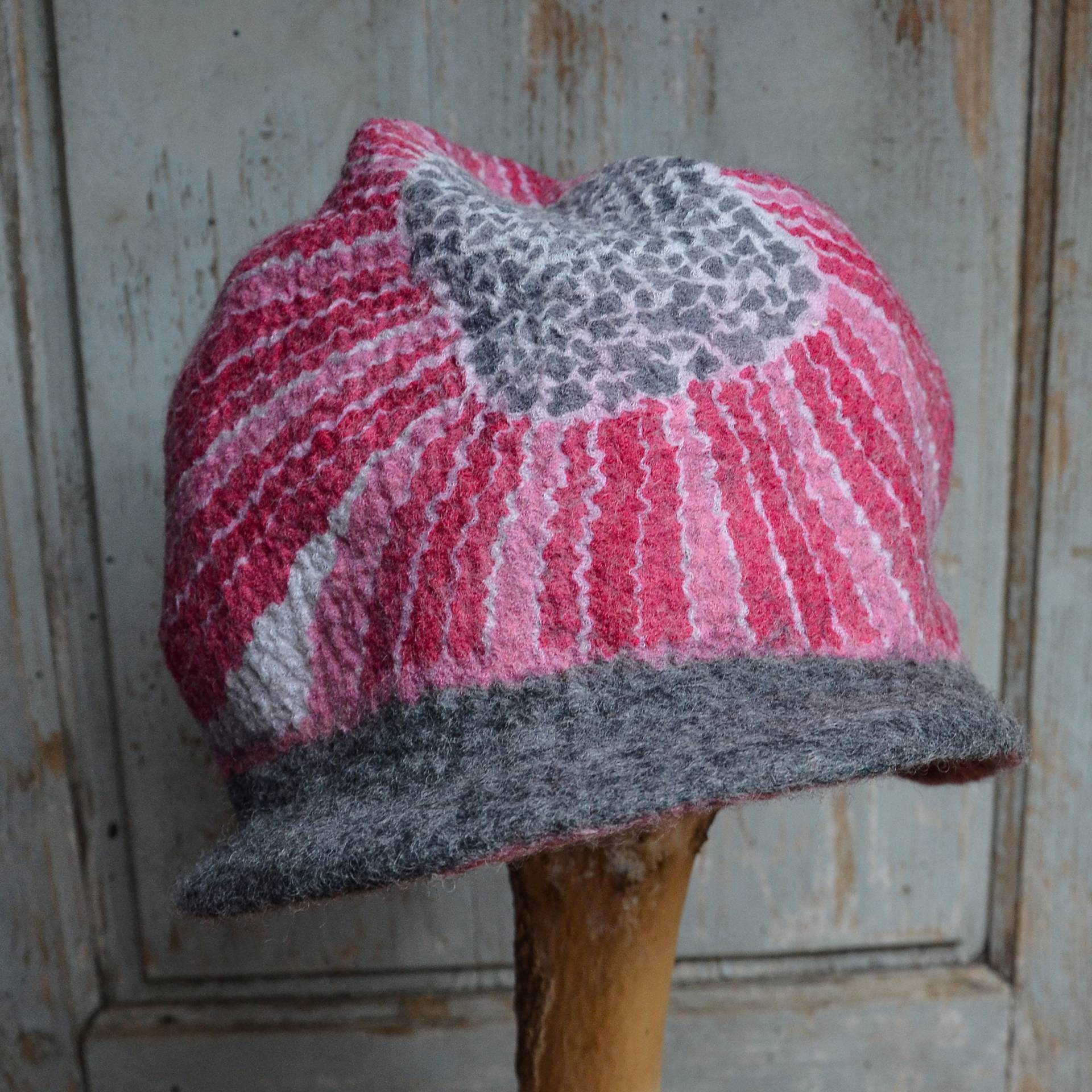 Blumenmütze Nuno Gefilzt Grau Und Rosa Beanie Aus Merinowolle, Slouchy Hut, Geschenk Für Sie von jannio