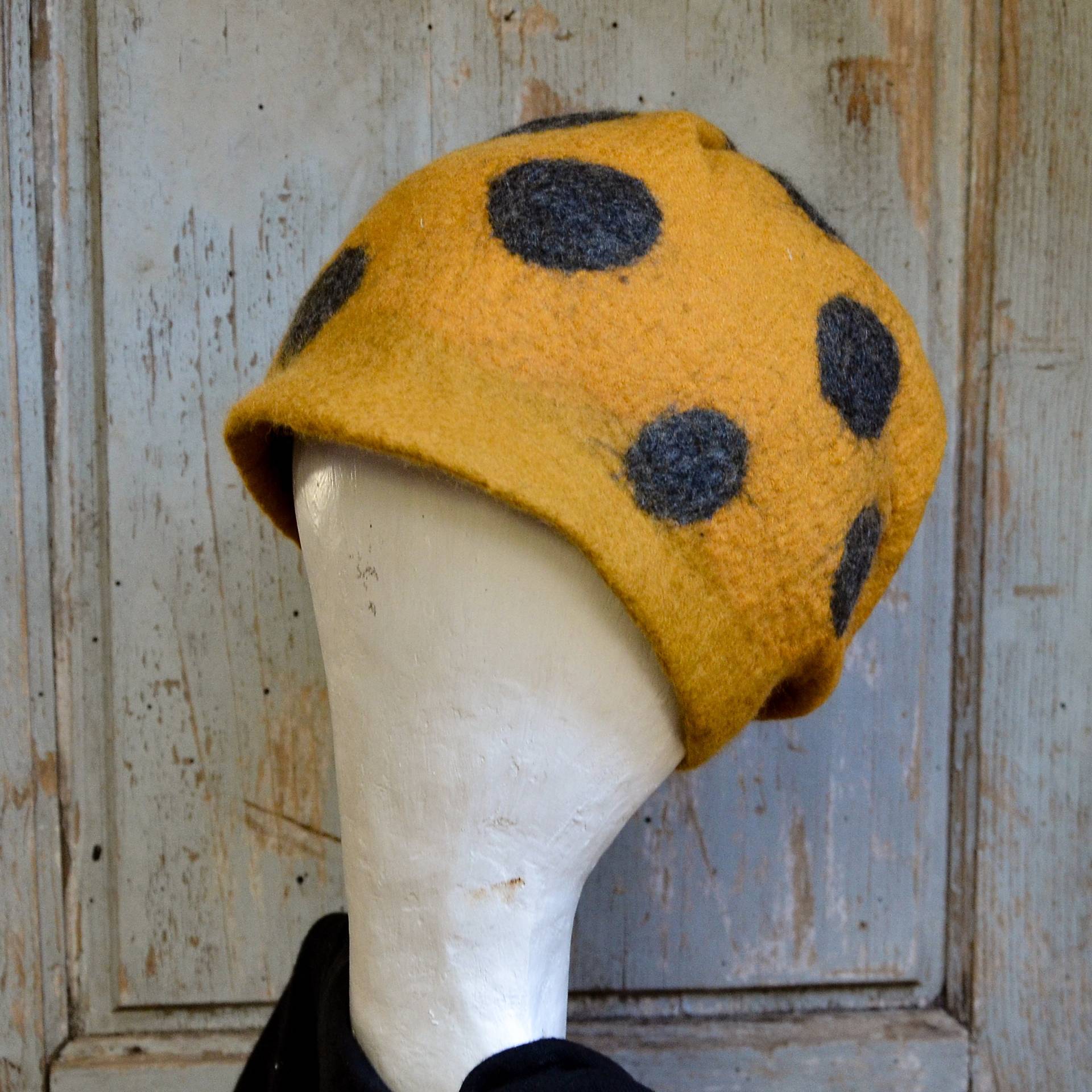 Wolle Beanie Nuno Gefilzte Mütze in Gold Und Grau Handgefertigt Mit Merinowolle, Slouchy Polka Dot Geschenke Für Sie von jannio